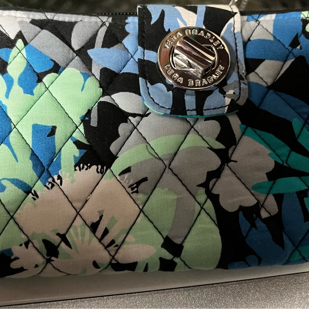 Vera Bradley NWOT Wallet Colorful Retail $49.50 New